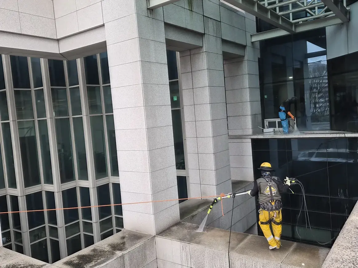 정읍시 망제동 상가건물 옥상 파라펫 장비 주변 정밀 위생청소 사례 - 행진크린