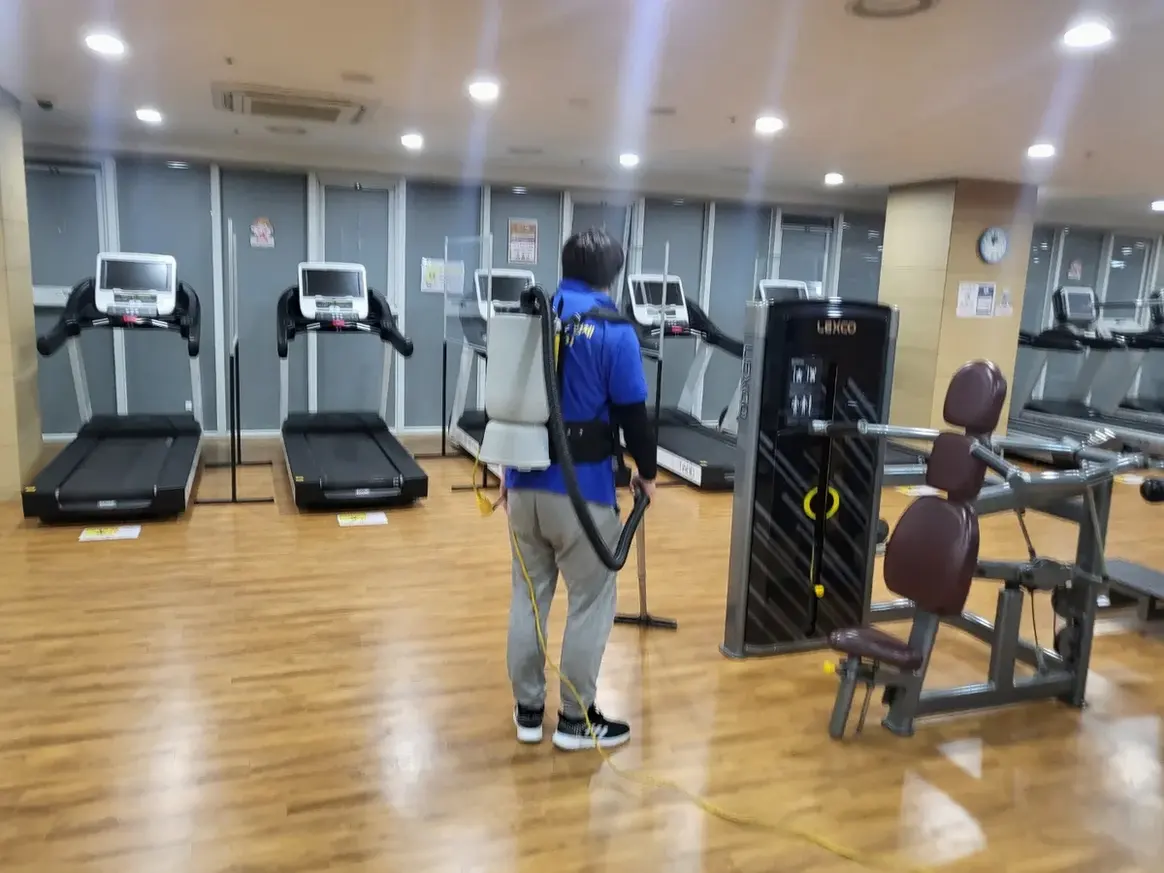 임실군 삼계면 헬스장 샤워실 장비 주변 정밀 위생청소 사례 - 행진크린