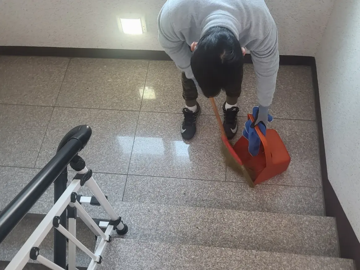 장수군 번암면 빌라 공동현관 장비 주변 정밀 위생청소 사례 - 행진크린
